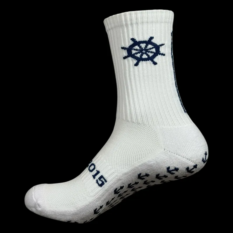 Weiße Gripsocke mit eingestricktem Steuerrad in Navy und Anker-Grip unter der Sohle